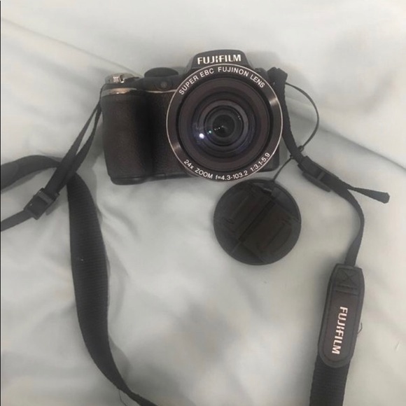 Fujifilm FinePix S4250 14MP 24X zoom - Picture 1 of 8